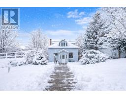 79 POYNTZ STREET, Penetanguishene, Ontario