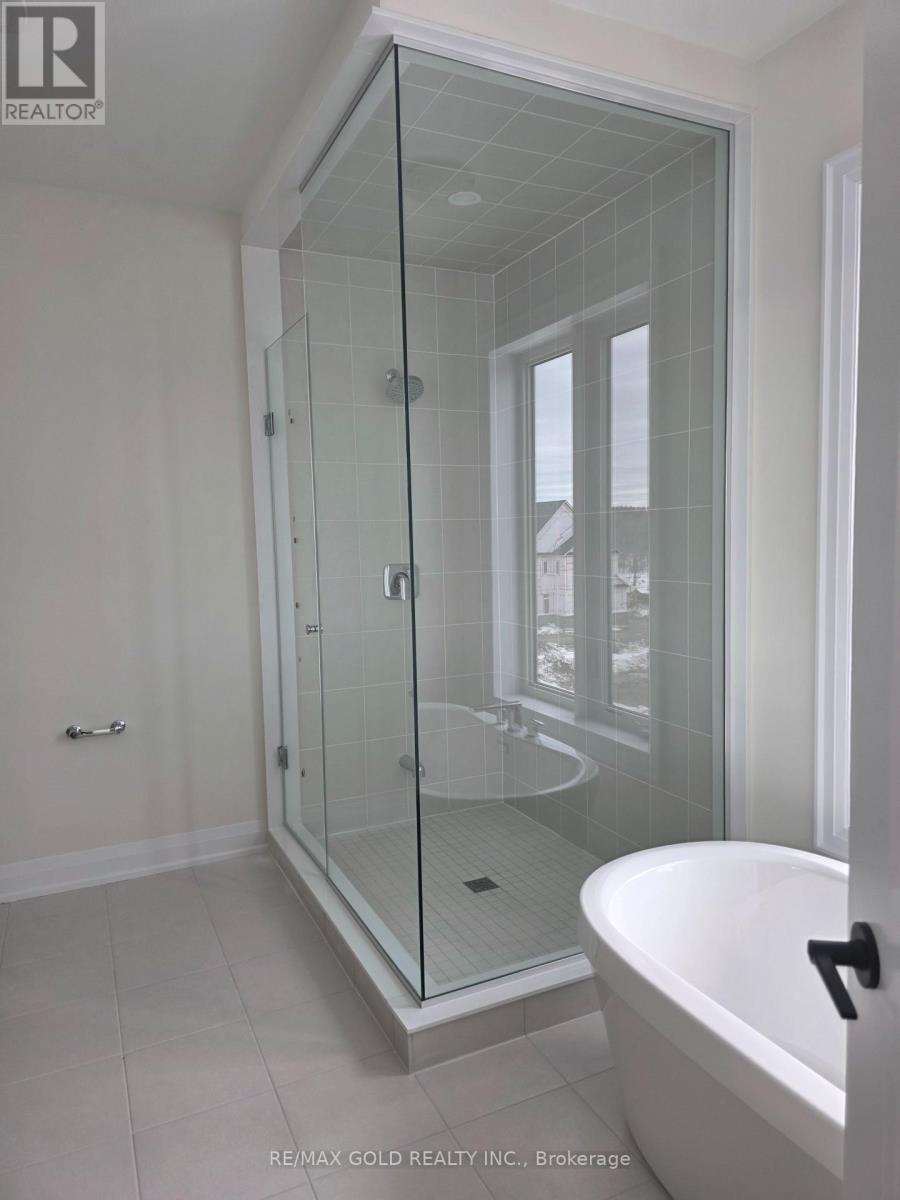 8 Vinnicombe Drive, Oro-Medonte, Ontario  L0L 2L0 - Photo 21 - S12873762