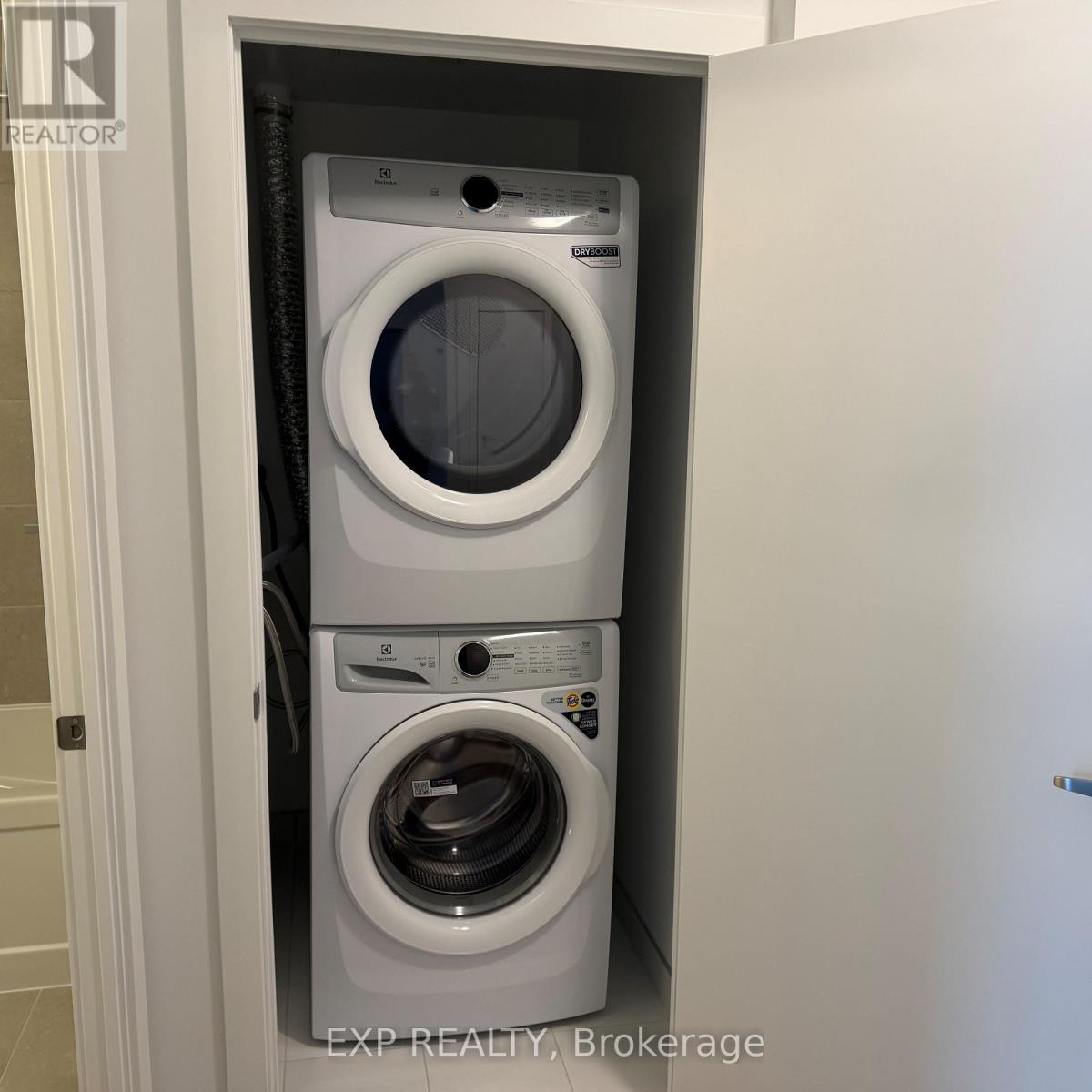 409 - 2088 James Street, Burlington, Ontario  L7R 1H6 - Photo 4 - W12873756