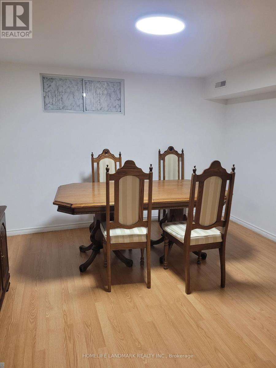 Lower - 3249 Oakglade Crescent, Mississauga, Ontario  L5C 1X4 - Photo 10 - W12873784