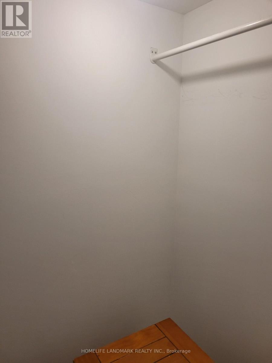 Lower - 3249 Oakglade Crescent, Mississauga, Ontario  L5C 1X4 - Photo 11 - W12873784