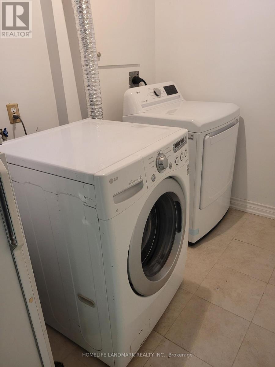 Lower - 3249 Oakglade Crescent, Mississauga, Ontario  L5C 1X4 - Photo 3 - W12873784