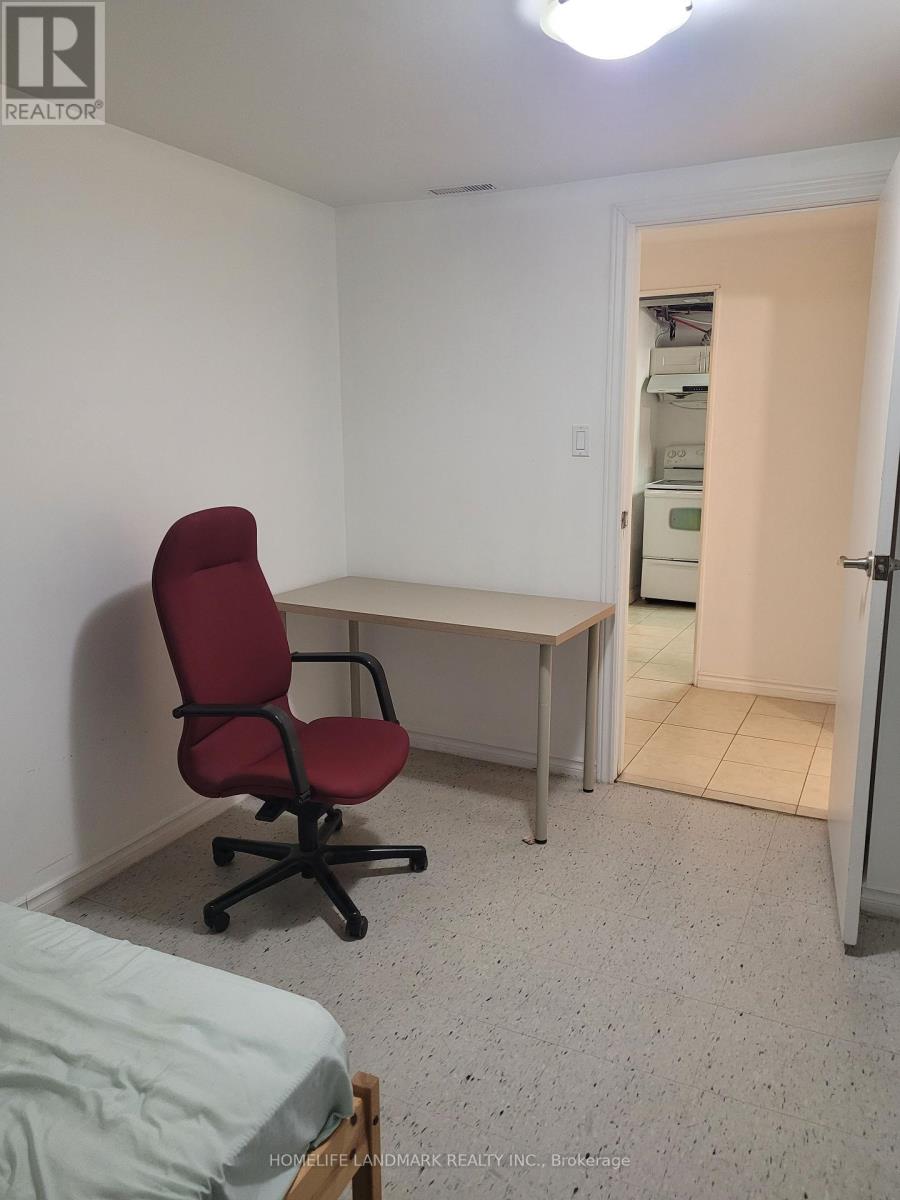 Lower - 3249 Oakglade Crescent, Mississauga, Ontario  L5C 1X4 - Photo 7 - W12873784