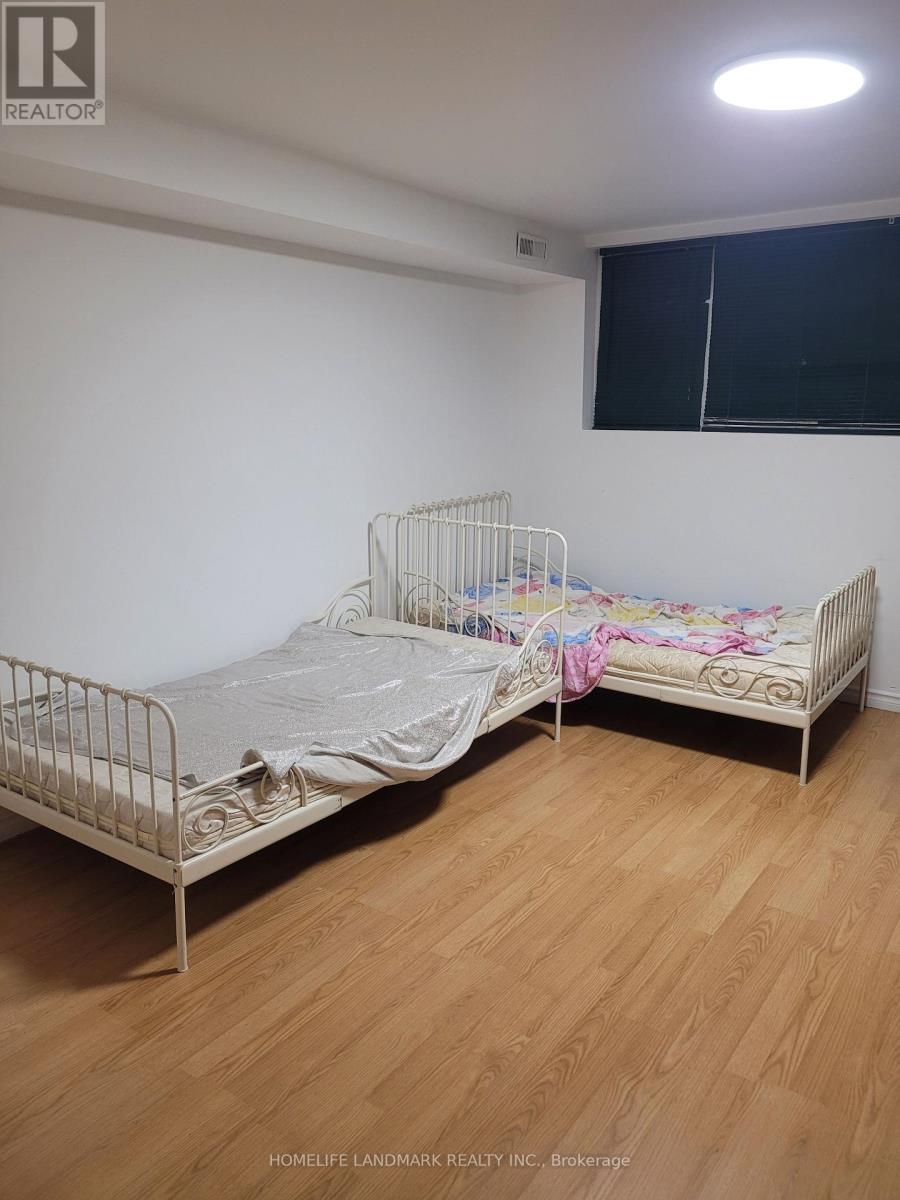 Lower - 3249 Oakglade Crescent, Mississauga, Ontario  L5C 1X4 - Photo 8 - W12873784