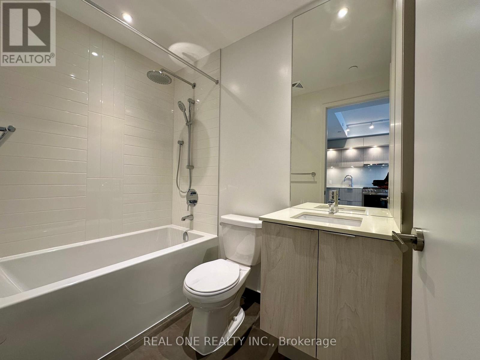 3107 - 448 Burhamthorpe Road W, Mississauga, Ontario  L5B 4M6 - Photo 15 - W12873844