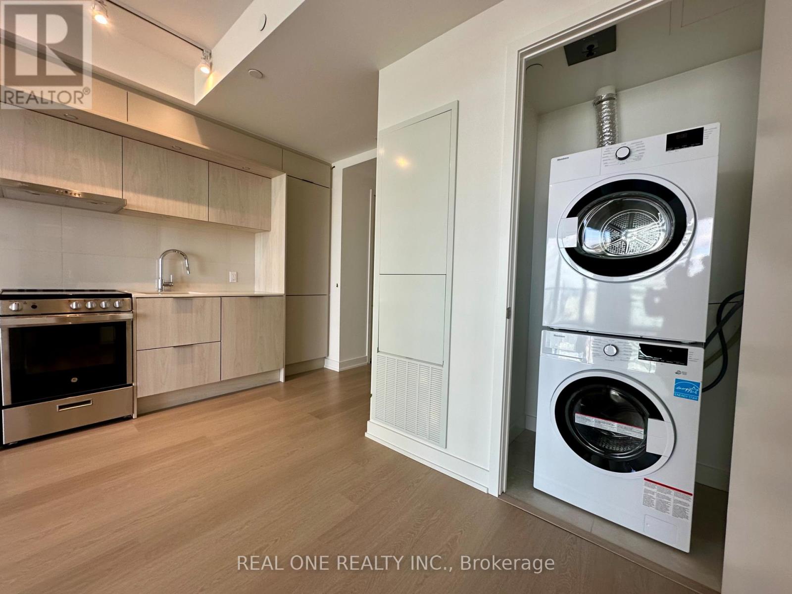 3107 - 448 Burhamthorpe Road W, Mississauga, Ontario  L5B 4M6 - Photo 16 - W12873844