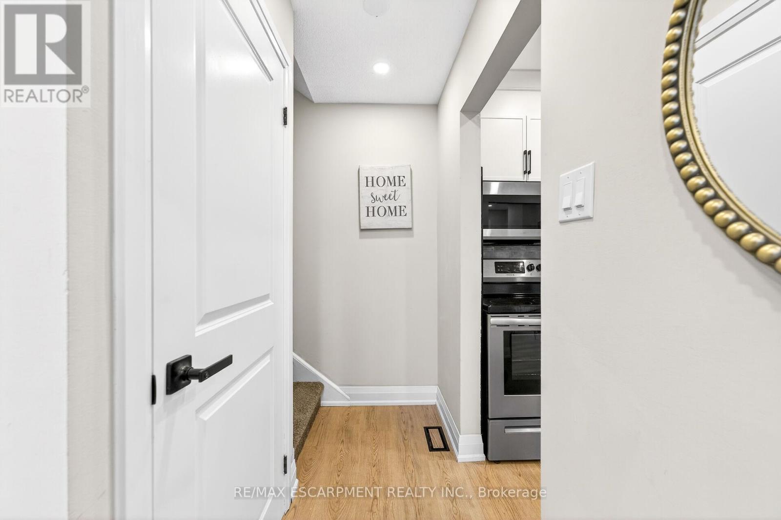 5 - 74 Ellis Avenue, Hamilton, Ontario  L8H 4L9 - Photo 27 - X12873796