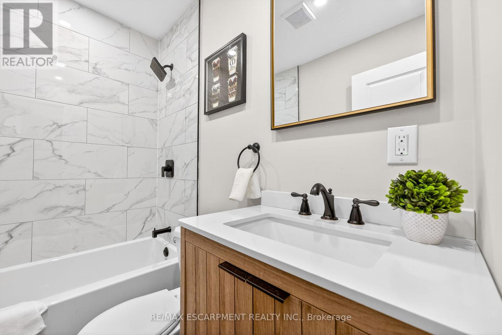 5 - 74 Ellis Avenue, Hamilton, Ontario  L8H 4L9 - Photo 36 - X12873796