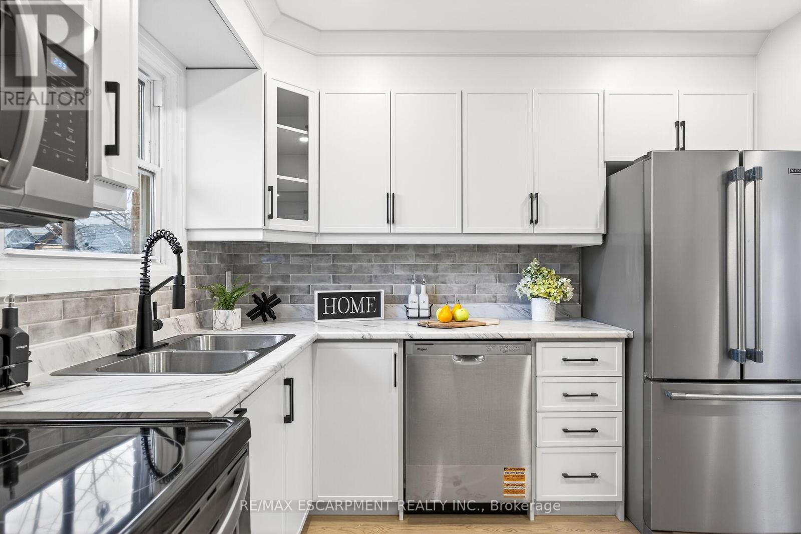 5 - 74 Ellis Avenue, Hamilton, Ontario  L8H 4L9 - Photo 4 - X12873796