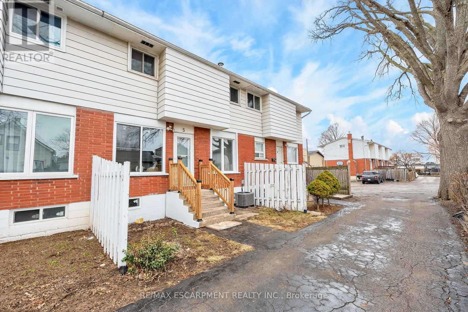 5 - 74 Ellis Avenue, Hamilton, Ontario  L8H 4L9 - Photo 8 - X12873796
