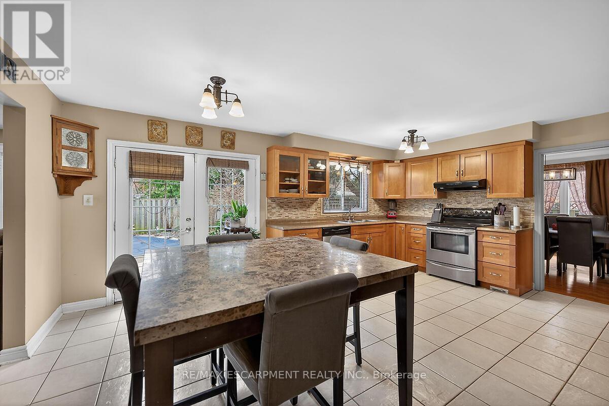 208 Meadowbrook Drive E, Hamilton, Ontario  L9G 4P5 - Photo 13 - X12873818