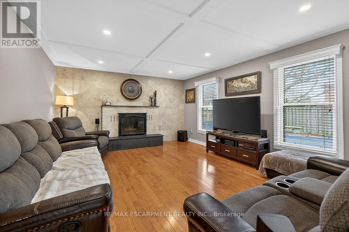 208 Meadowbrook Drive E, Hamilton, Ontario  L9G 4P5 - Photo 15 - X12873818