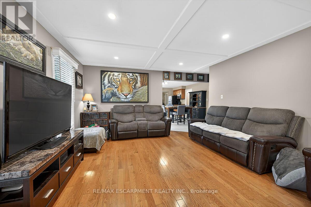 208 Meadowbrook Drive E, Hamilton, Ontario  L9G 4P5 - Photo 16 - X12873818