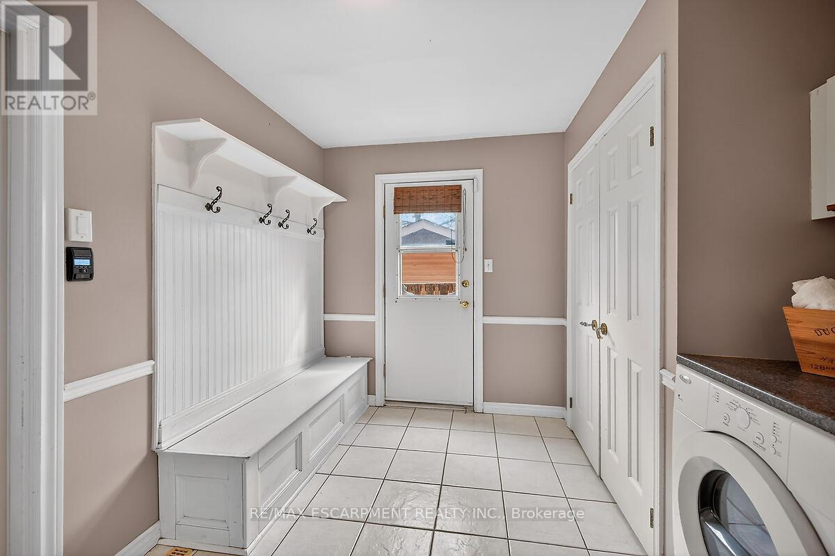 208 Meadowbrook Drive E, Hamilton, Ontario  L9G 4P5 - Photo 17 - X12873818