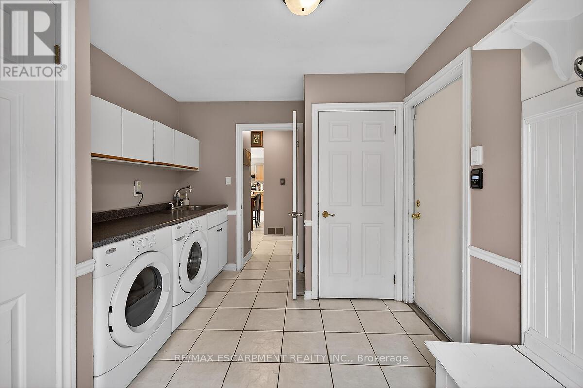 208 Meadowbrook Drive E, Hamilton, Ontario  L9G 4P5 - Photo 18 - X12873818