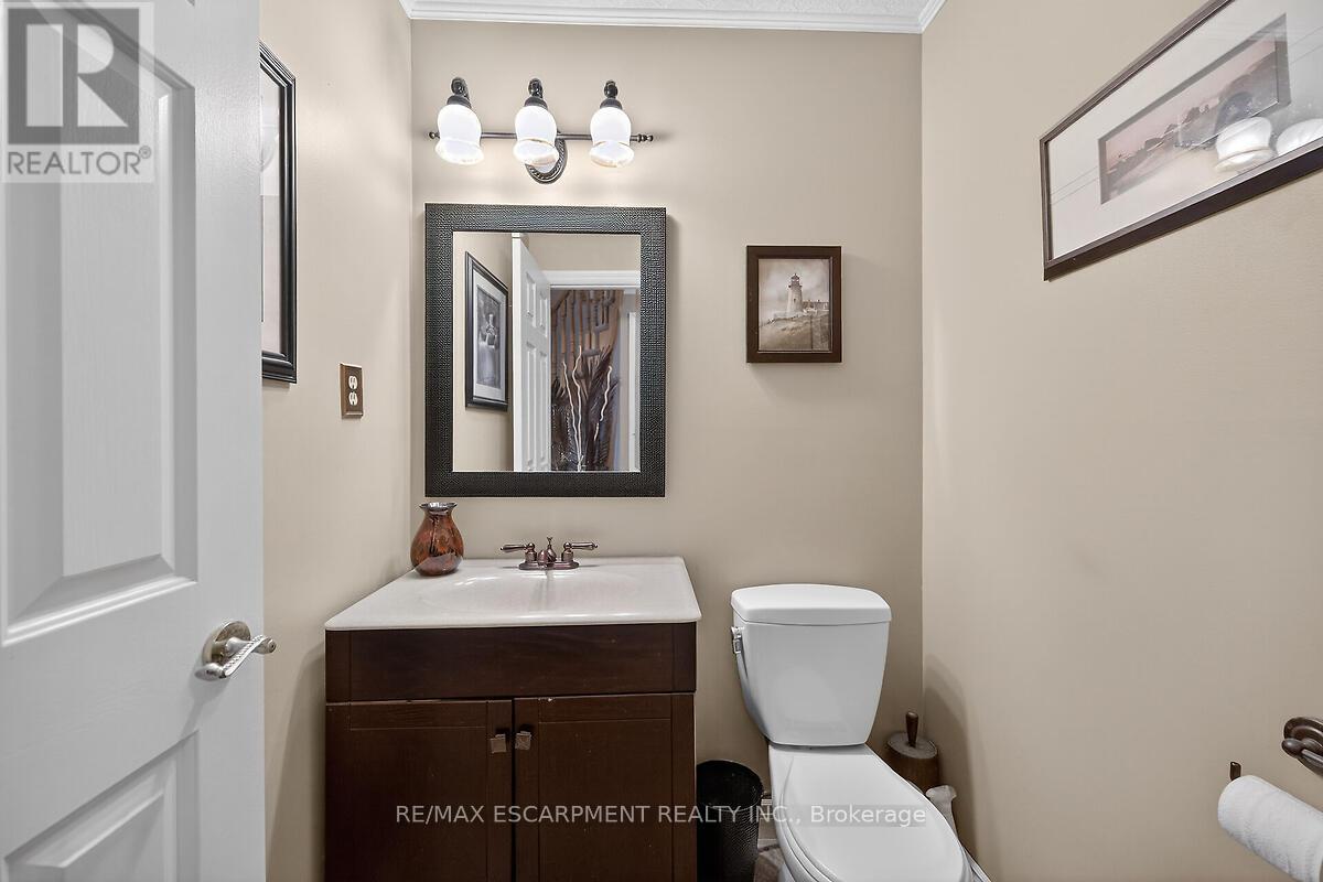 208 Meadowbrook Drive E, Hamilton, Ontario  L9G 4P5 - Photo 19 - X12873818