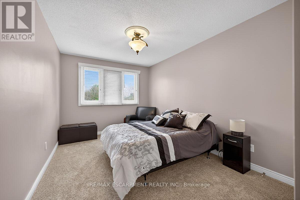 208 Meadowbrook Drive E, Hamilton, Ontario  L9G 4P5 - Photo 25 - X12873818