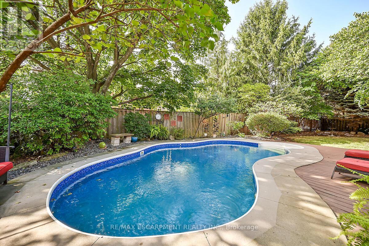 208 Meadowbrook Drive E, Hamilton, Ontario  L9G 4P5 - Photo 38 - X12873818