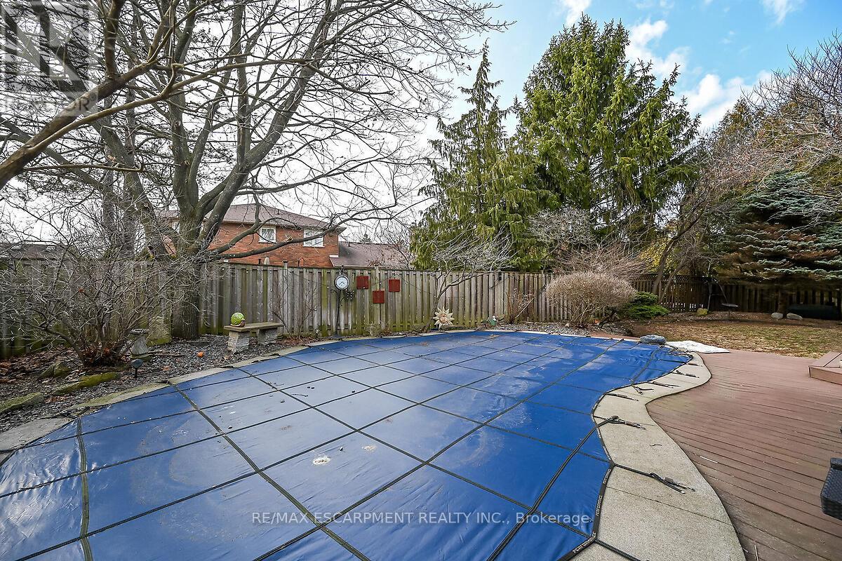 208 Meadowbrook Drive E, Hamilton, Ontario  L9G 4P5 - Photo 49 - X12873818