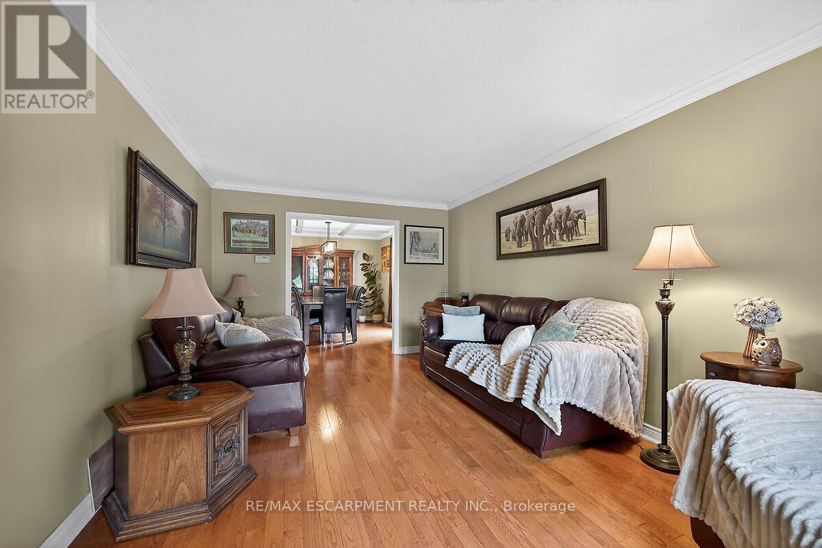 208 Meadowbrook Drive E, Hamilton, Ontario  L9G 4P5 - Photo 6 - X12873818