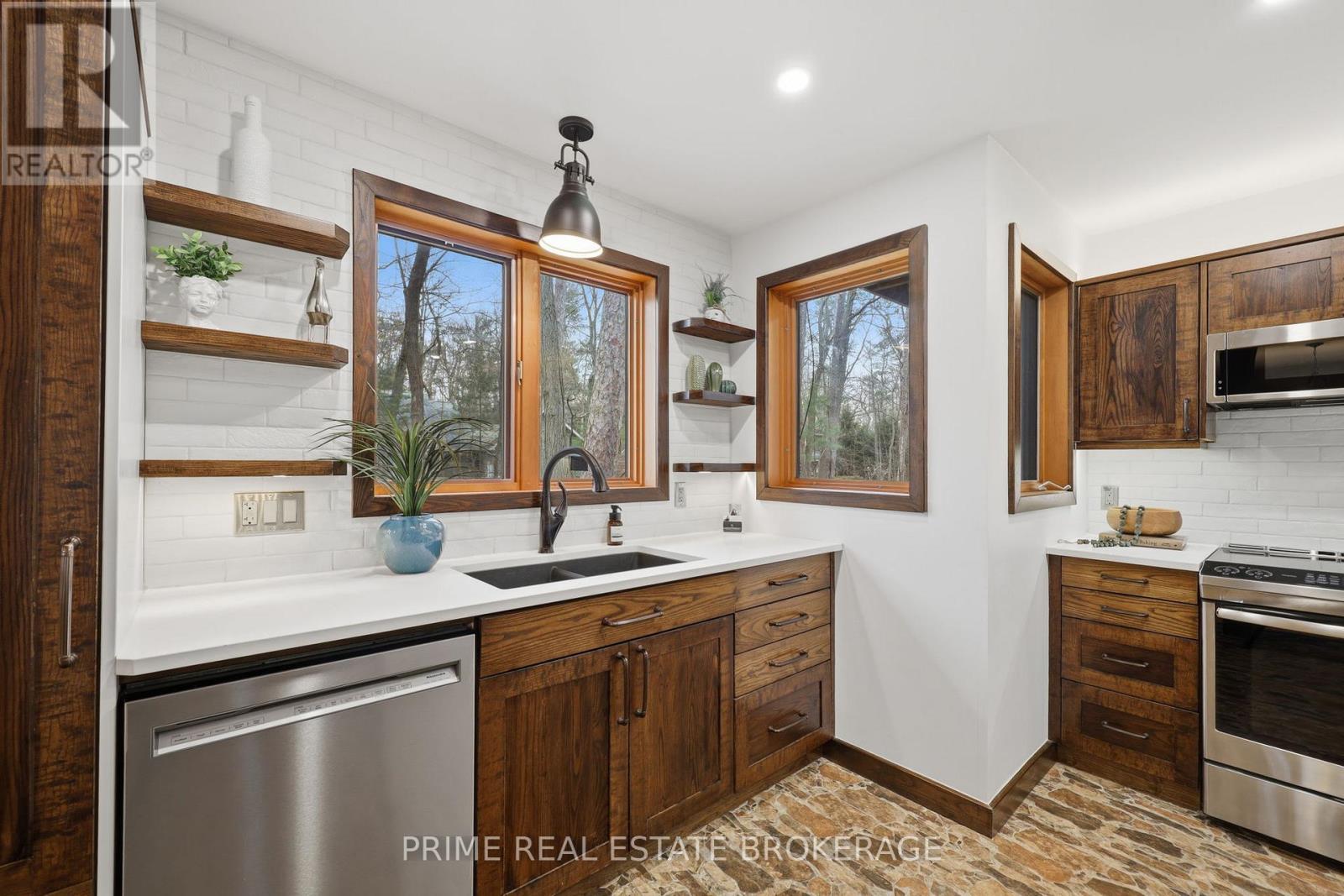 10324 Dogwood Crescent, Lambton Shores, Ontario  N0M 1T0 - Photo 10 - X12873868