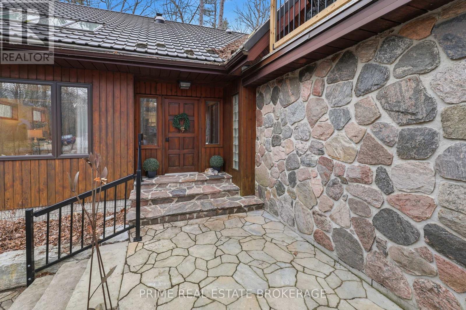 10324 Dogwood Crescent, Lambton Shores, Ontario  N0M 1T0 - Photo 2 - X12873868