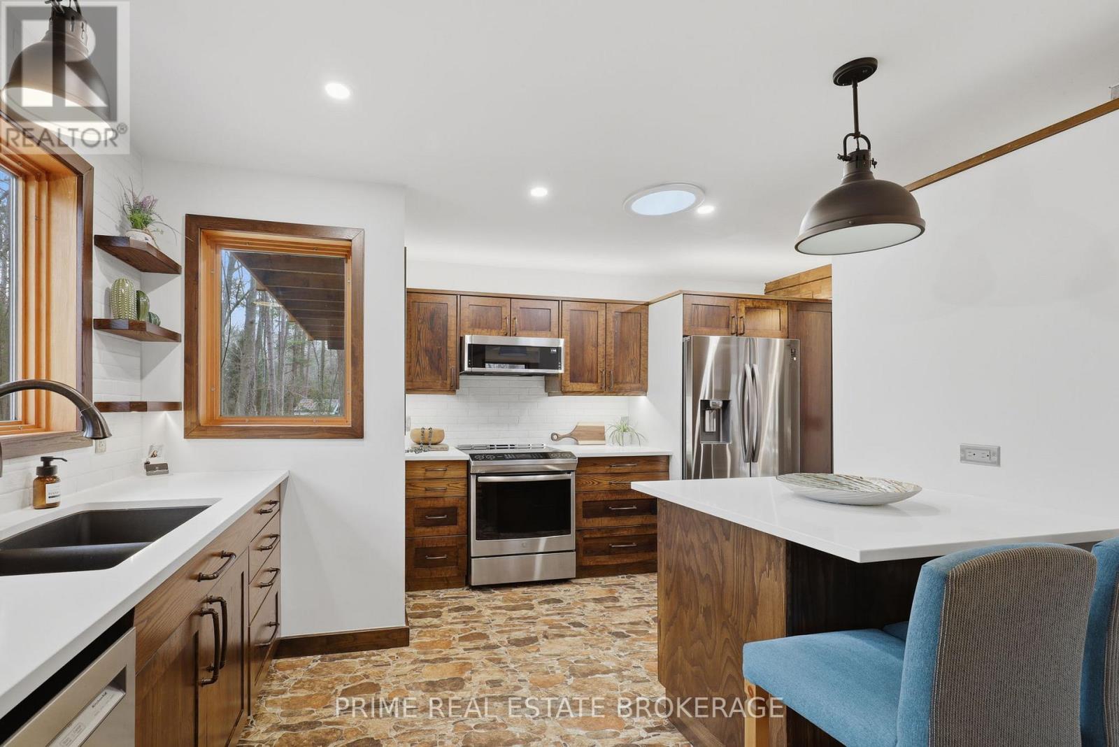 10324 Dogwood Crescent, Lambton Shores, Ontario  N0M 1T0 - Photo 9 - X12873868