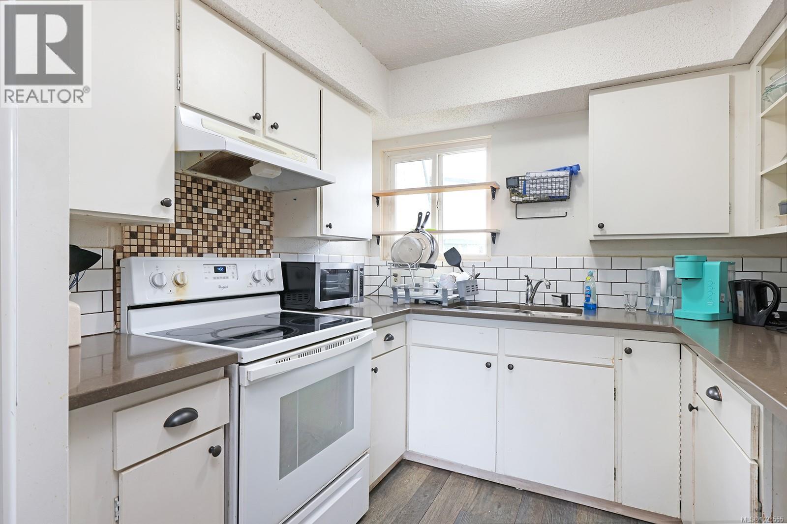 8 1957 Guthrie Rd, Comox, British Columbia  V9M 2J2 - Photo 9 - 1028555