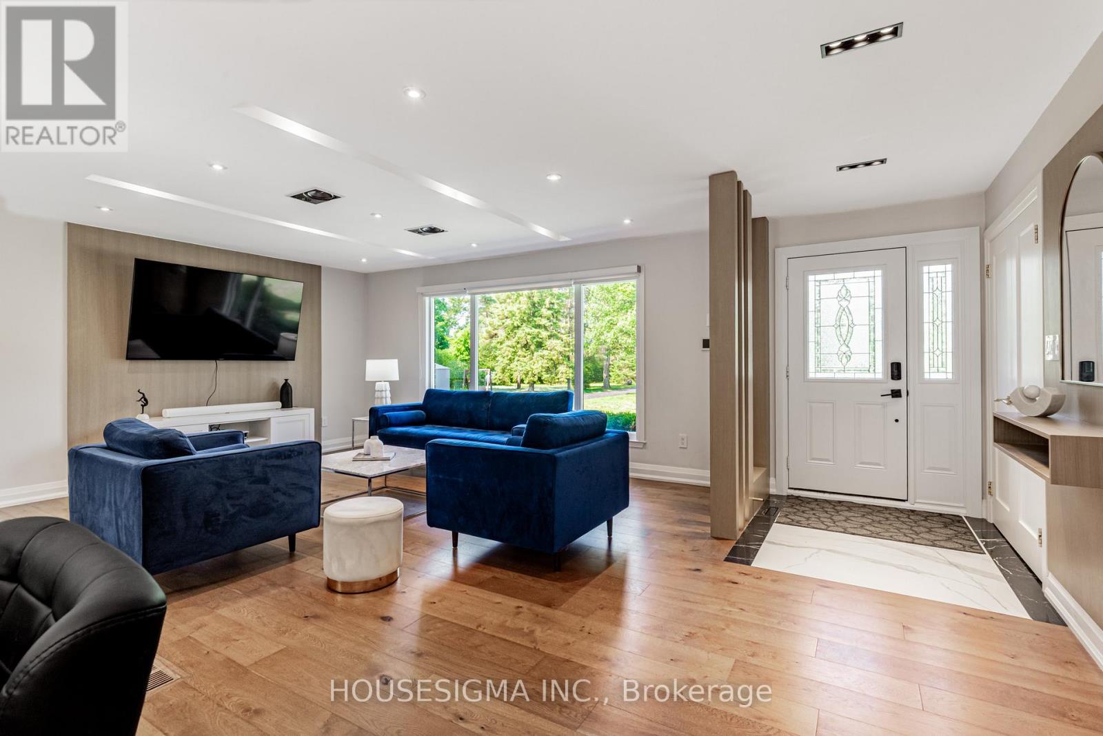 14639 Leslie Street, Aurora, Ontario  L4G 7C6 - Photo 3 - N12819768