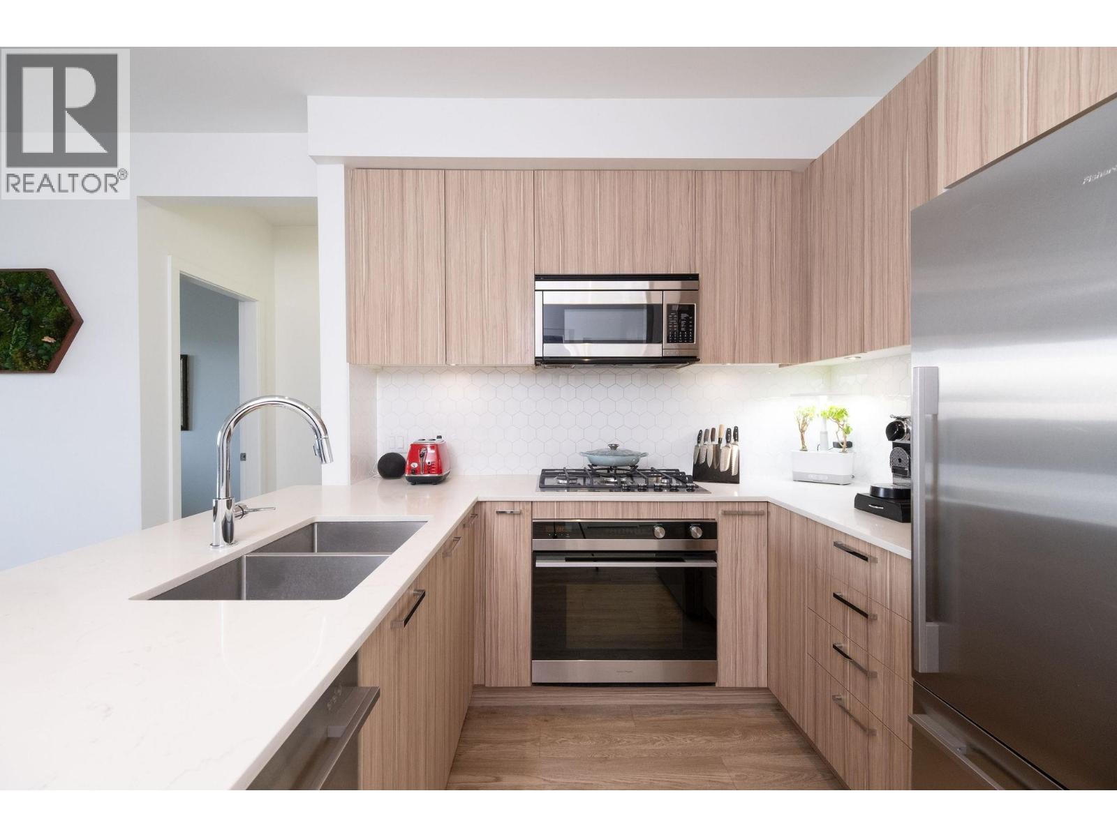 404 1061 Marine Drive, North Vancouver, British Columbia  V7P 1S6 - Photo 10 - R3099071