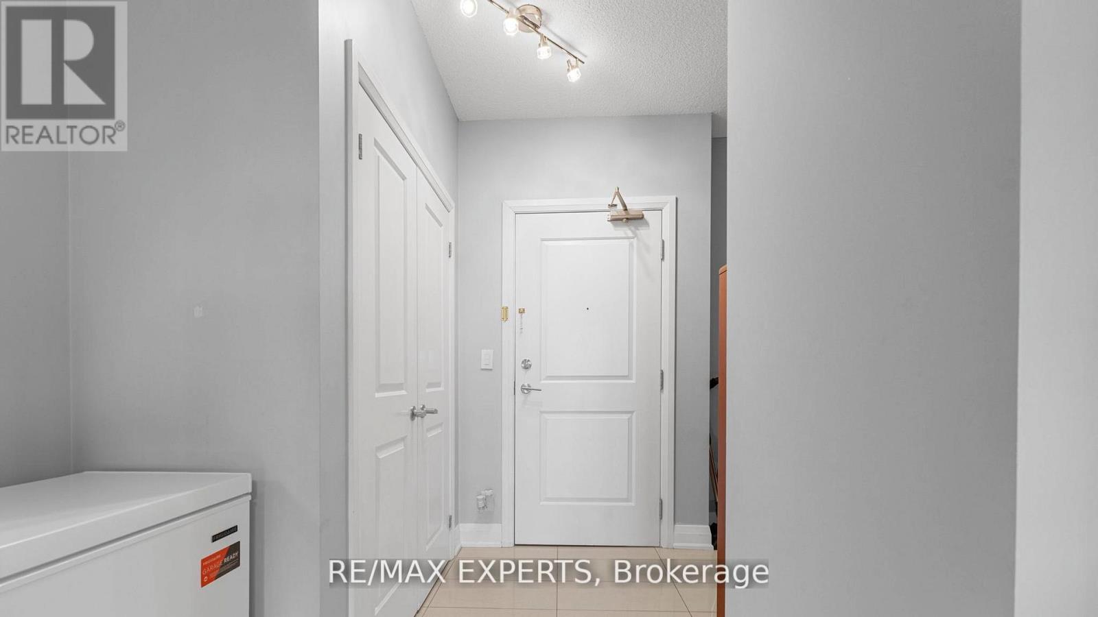 201 - 12 Woodstream Boulevard, Vaughan, Ontario  L4L 8C4 - Photo 4 - N12873860