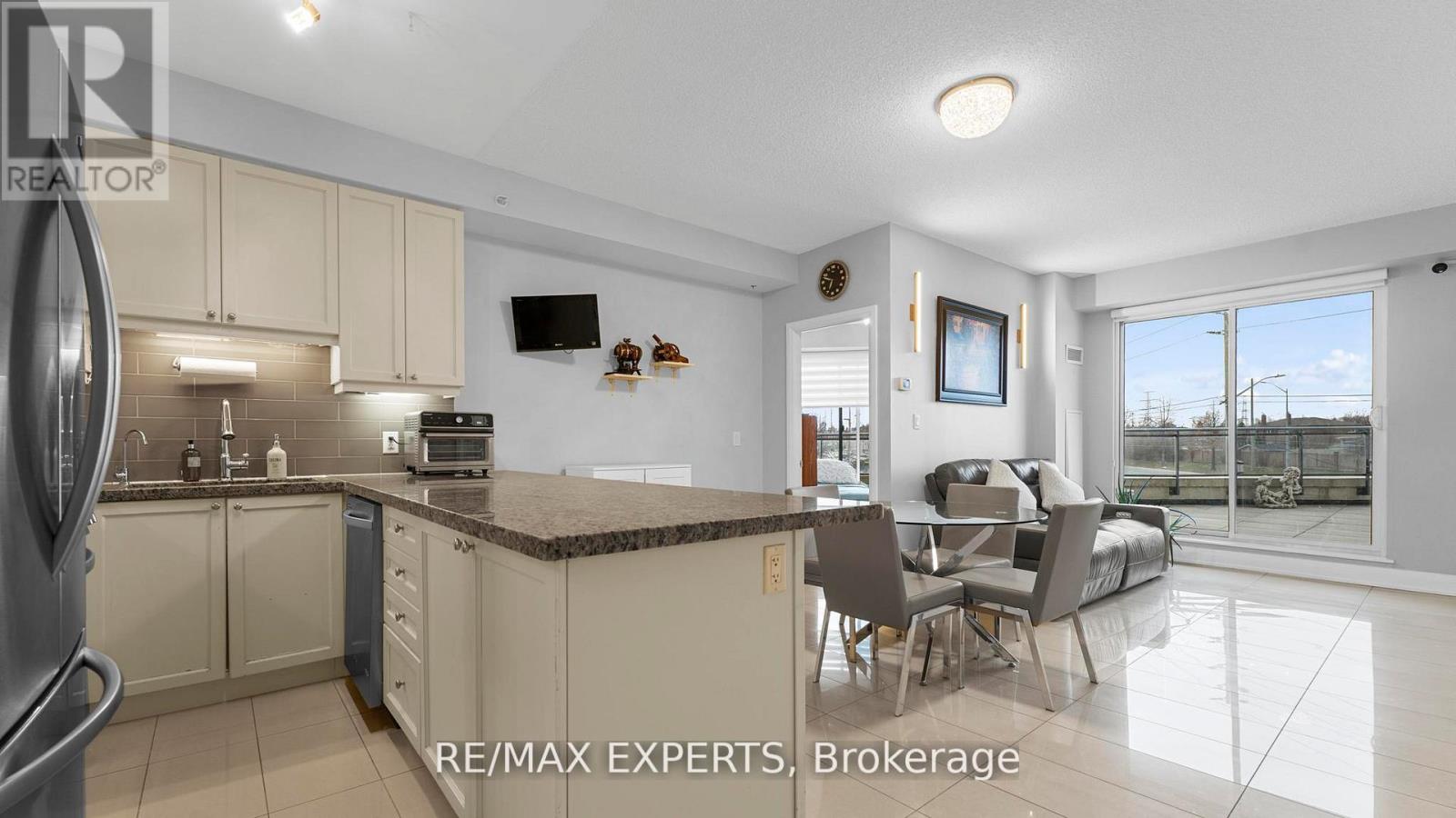 201 - 12 Woodstream Boulevard, Vaughan, Ontario  L4L 8C4 - Photo 7 - N12873860