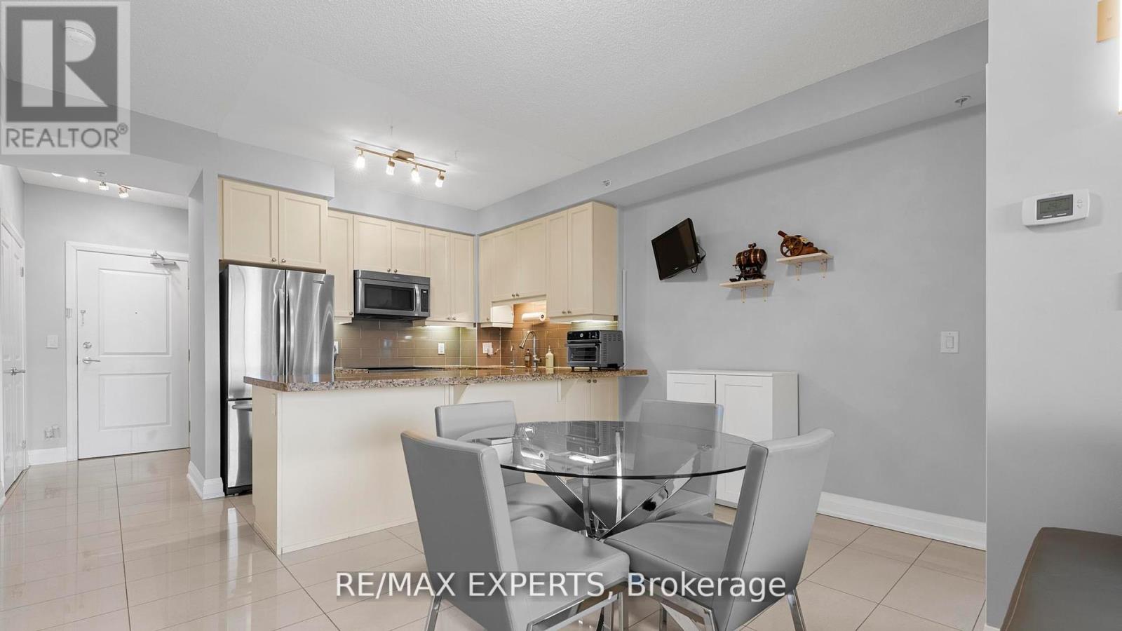 201 - 12 Woodstream Boulevard, Vaughan, Ontario  L4L 8C4 - Photo 8 - N12873860