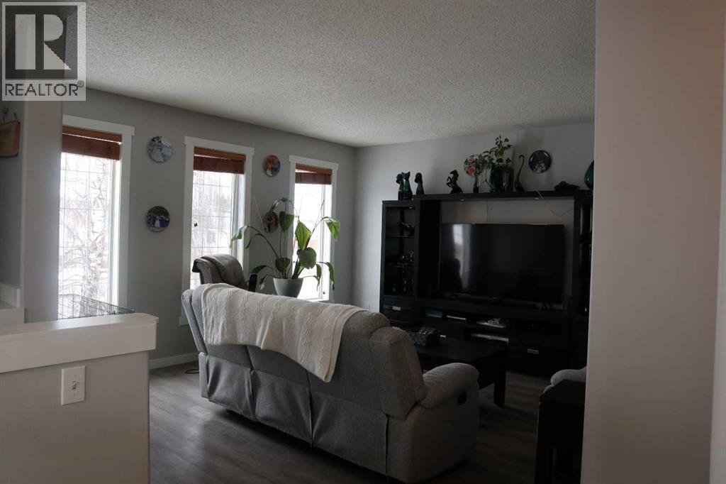 6015 60a Ave Cres, Innisfail, Alberta  T4G 1V9 - Photo 5 - A2289880