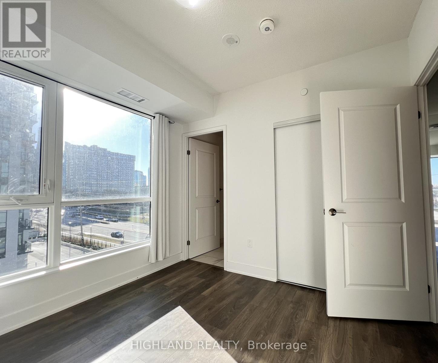 404 - 204 Burnhamthorpe Road E, Mississauga (Mississauga Valleys), Ontario  L5A 4L4 - Photo 23 - W12843048