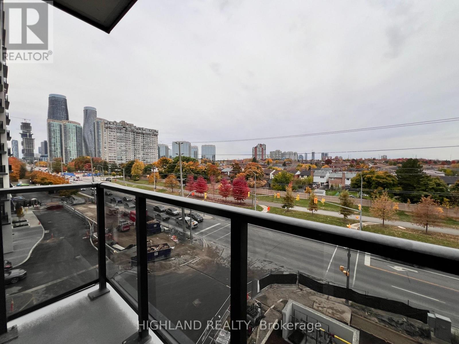 404 - 204 Burnhamthorpe Road E, Mississauga (Mississauga Valleys), Ontario  L5A 4L4 - Photo 11 - W12843048