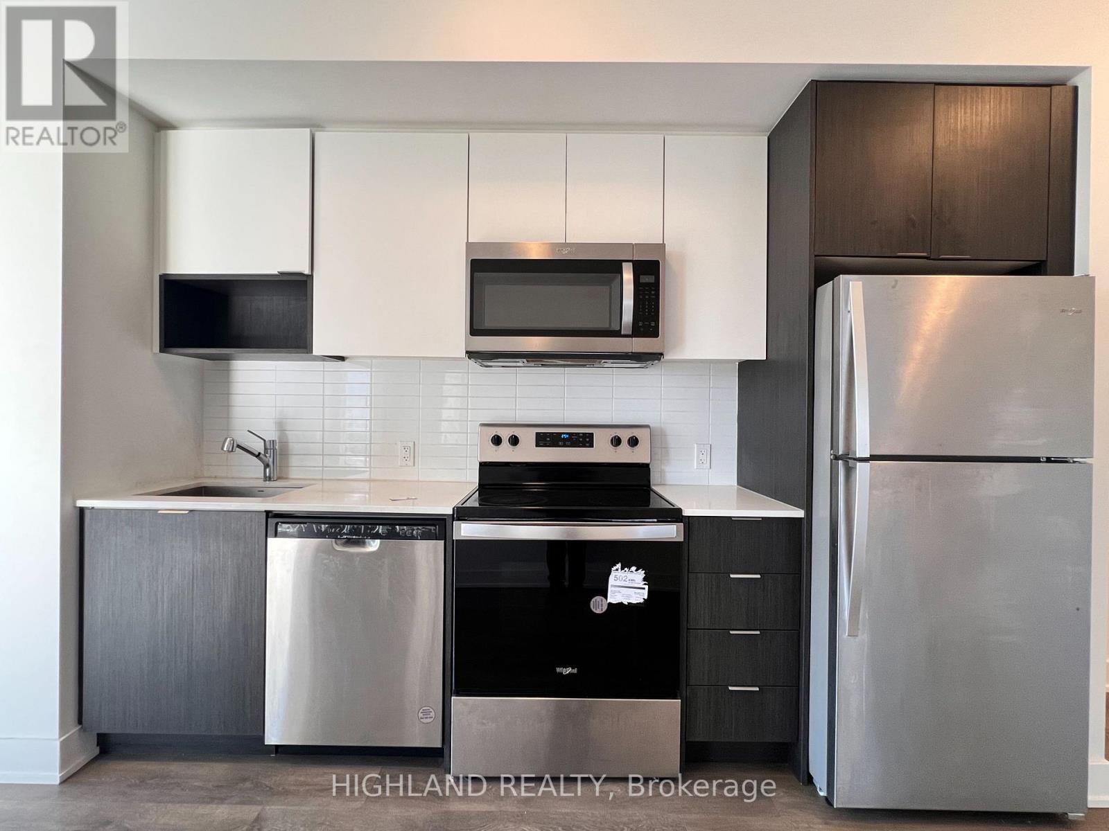 404 - 204 Burnhamthorpe Road E, Mississauga (Mississauga Valleys), Ontario  L5A 4L4 - Photo 4 - W12843048