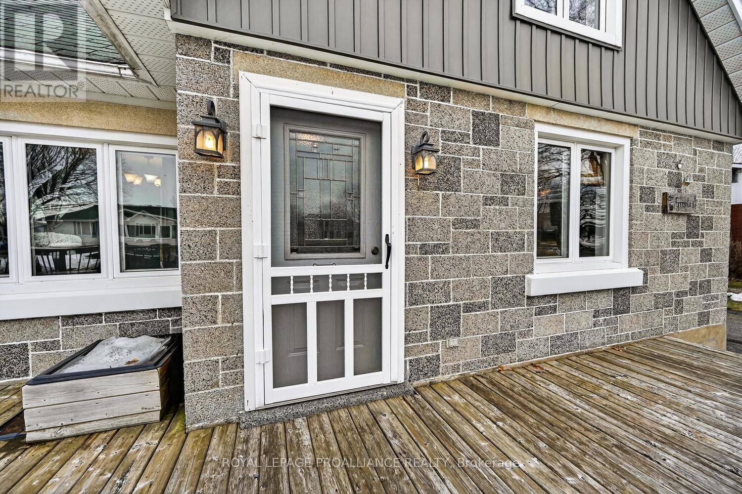 17 Church Avenue, South Dundas, Ontario  K0E 1K0 - Photo 3 - X12873940