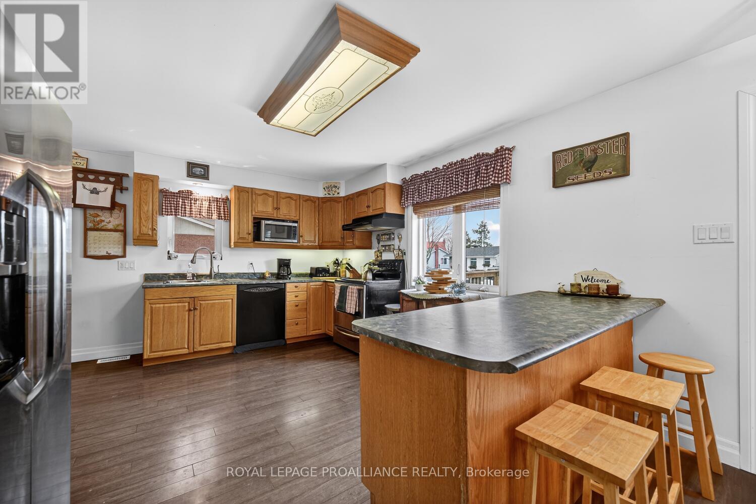 17 Church Avenue, South Dundas, Ontario  K0E 1K0 - Photo 8 - X12873940