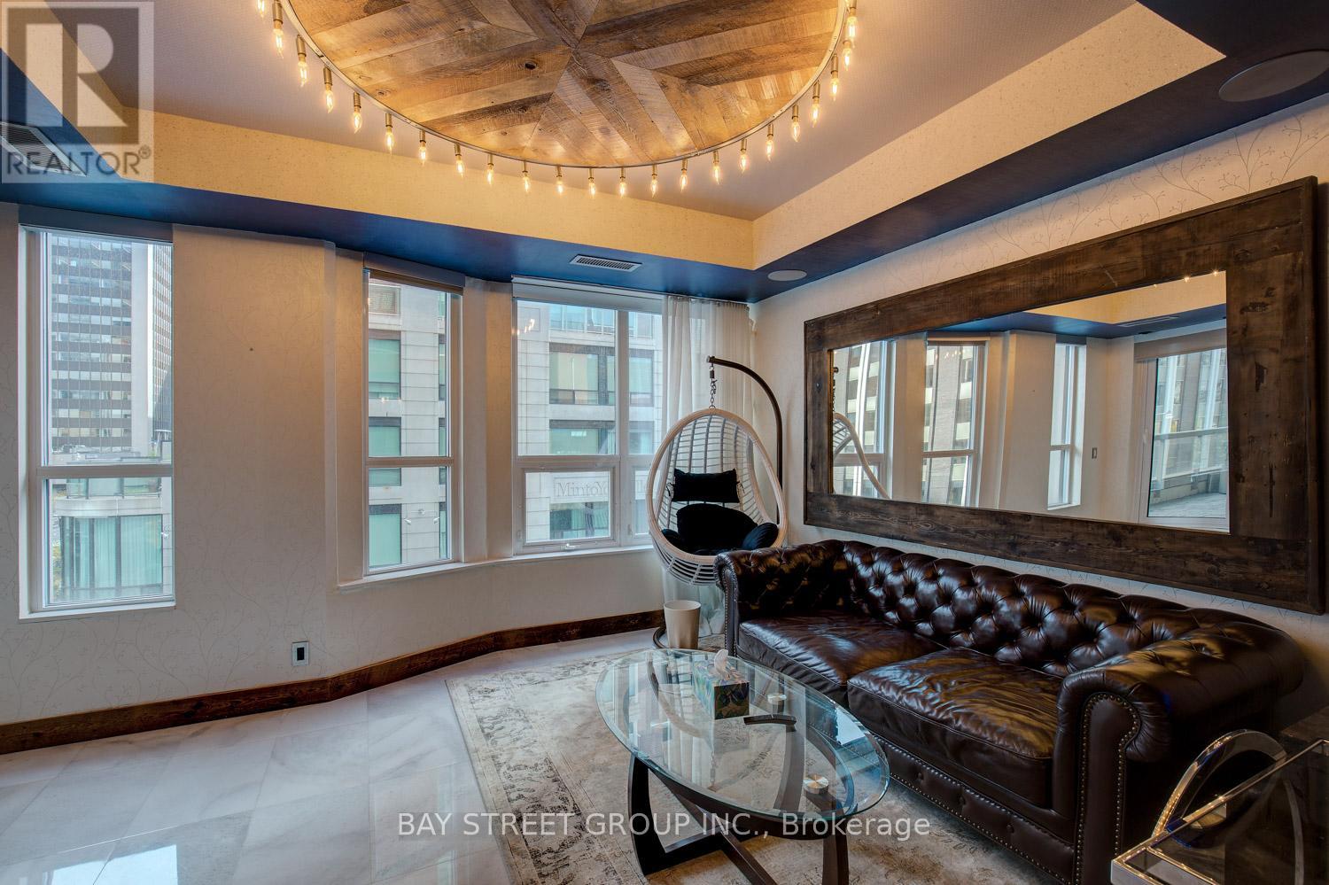 301 - 68 YORKVILLE AVENUE, Toronto, Ontario