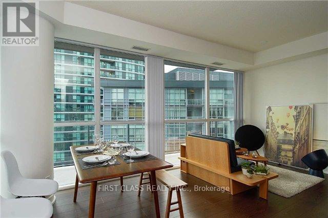 1610 - 20 Bruyeres Mews, Toronto, Ontario  M5V 0G8 - Photo 5 - C12873932