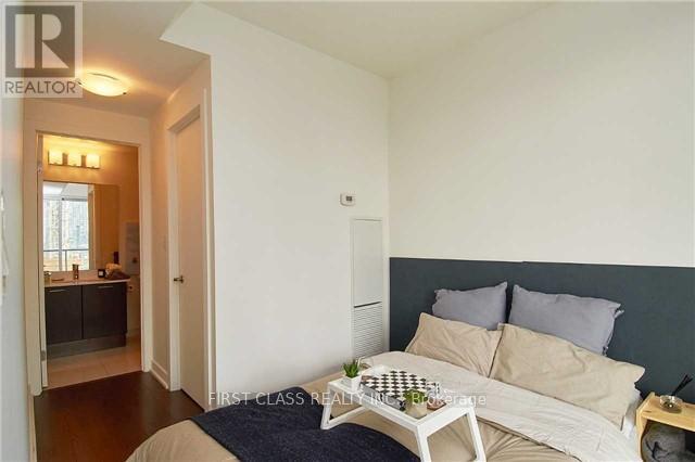 1610 - 20 Bruyeres Mews, Toronto, Ontario  M5V 0G8 - Photo 7 - C12873932