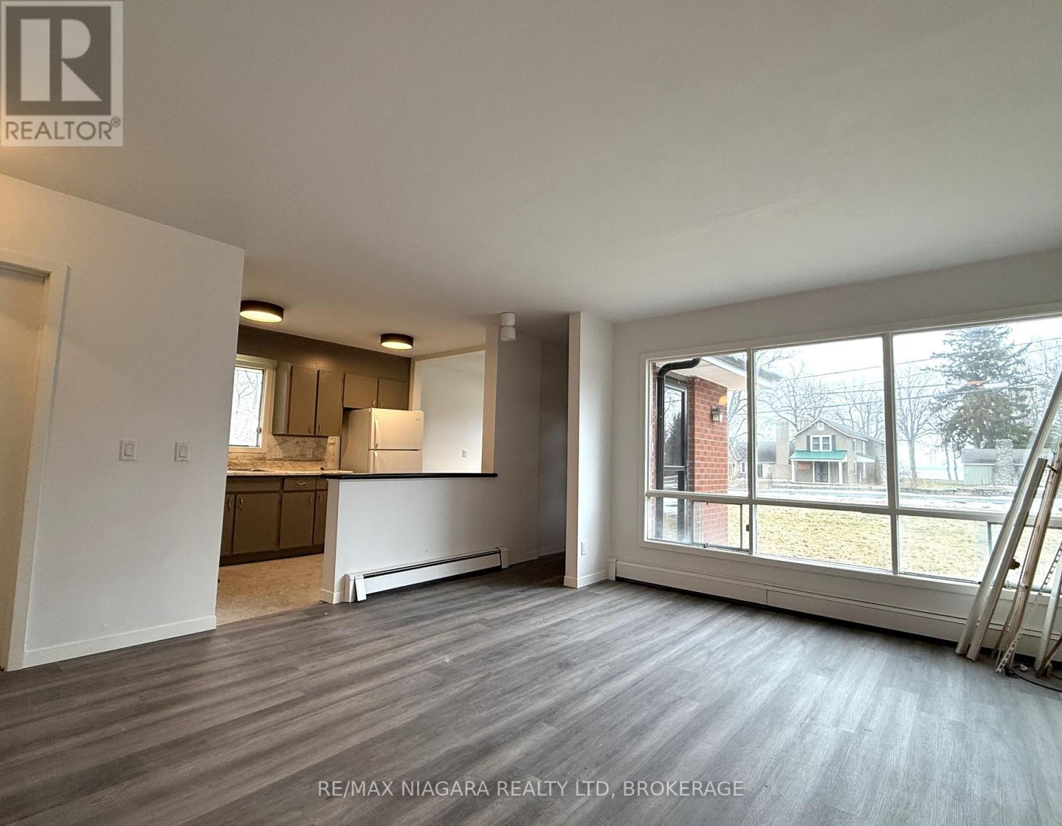 1544 Stockton Lane, Fort Erie, Ontario  L2A 6M8 - Photo 3 - X12873920