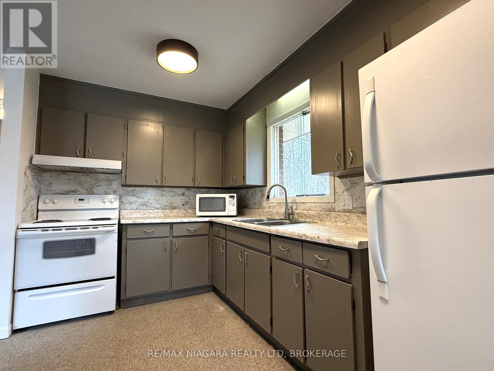 1544 Stockton Lane, Fort Erie, Ontario  L2A 6M8 - Photo 4 - X12873920