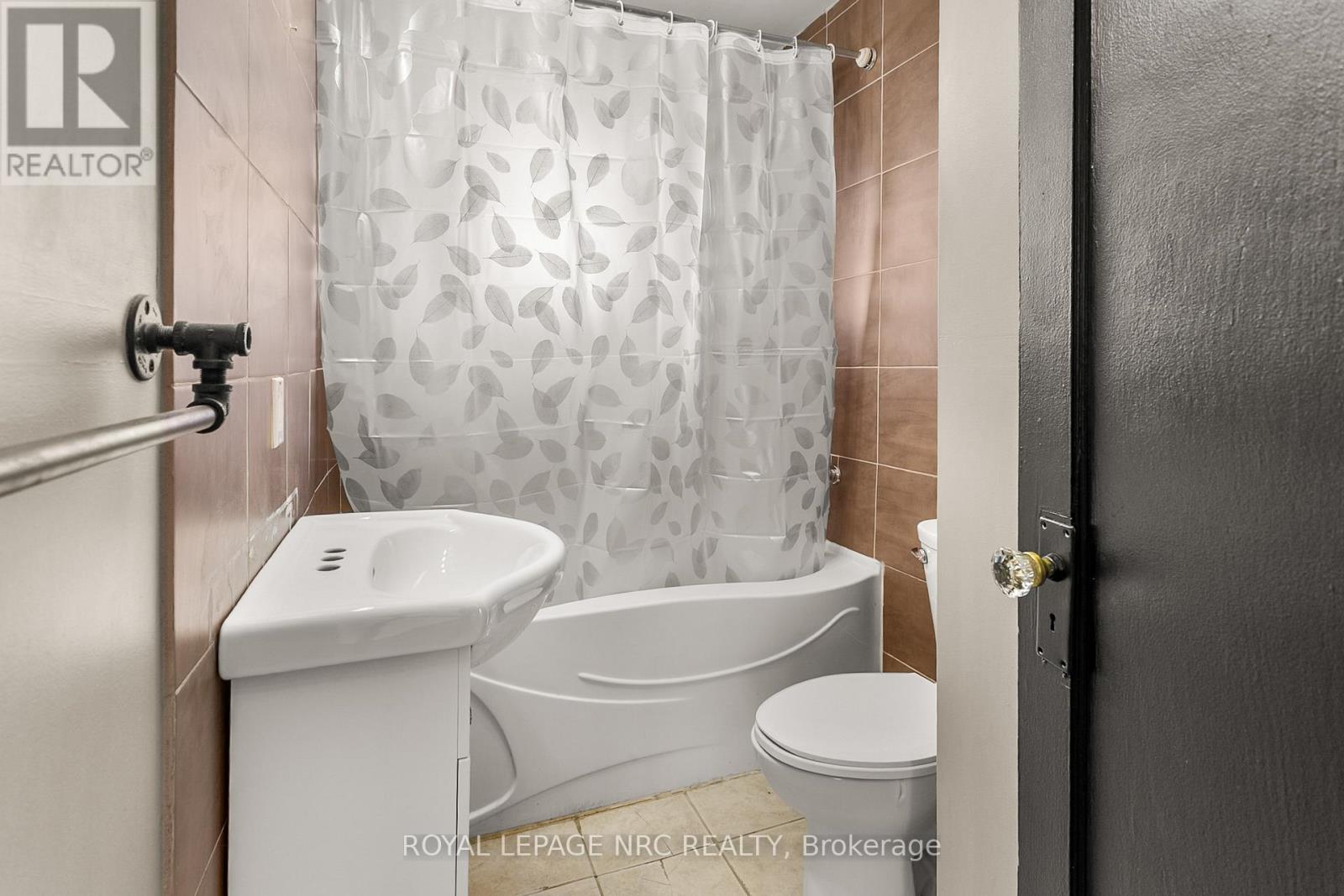 5608 Byng Avenue, Niagara Falls, Ontario  L2G 5C7 - Photo 9 - X12873960