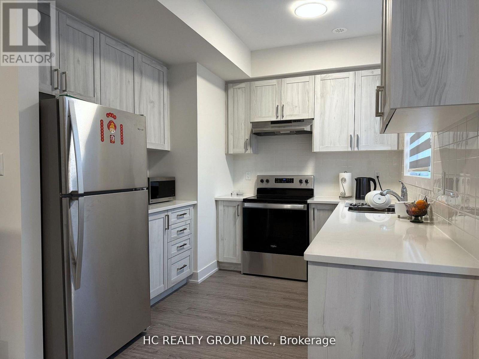 6 - 3 Bond Crescent, Richmond Hill, Ontario  L4E 1J4 - Photo 5 - N12873924