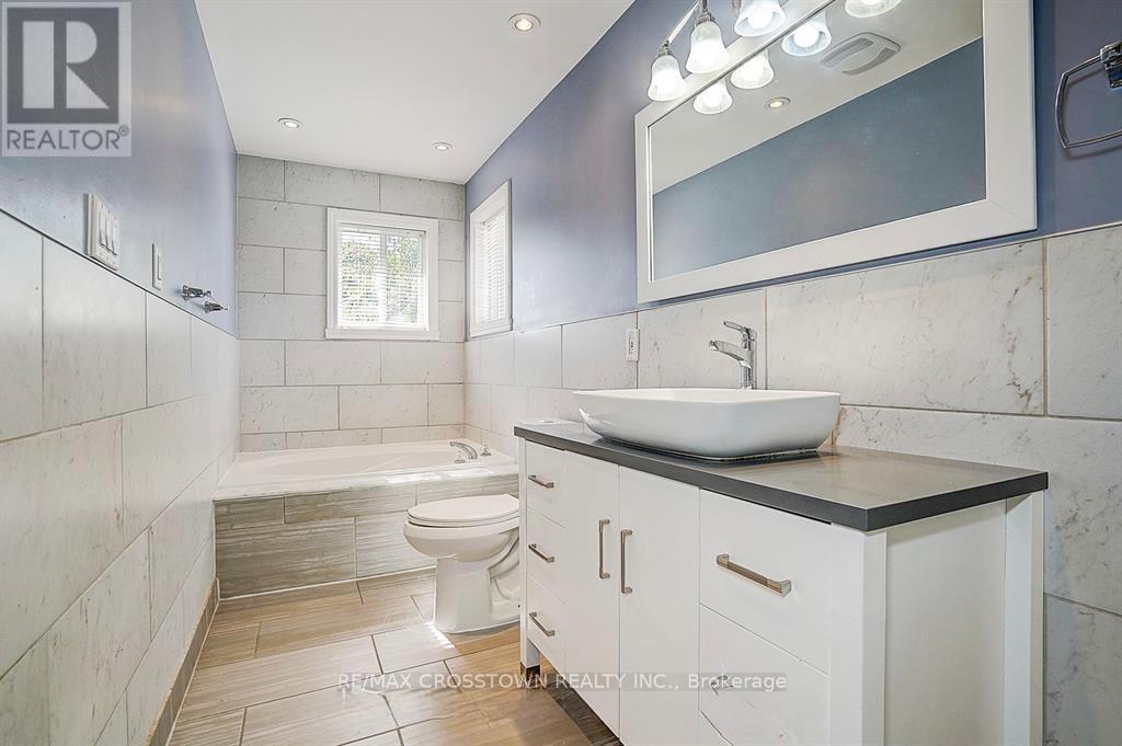 1187 Leslie Drive, Innisfil, Ontario  L9S 2A9 - Photo 17 - N12873956