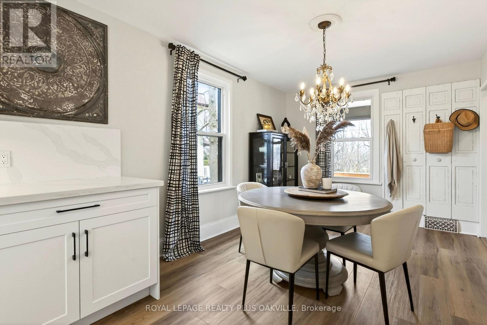 381 Elizabeth Street, Grimsby (Grimsby Beach), Ontario  L3M 3K6 - Photo 8 - X12848798