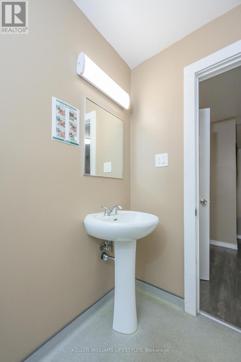 1233 Dundas Street, London East (East M), Ontario  N5W 3B1 - Photo 23 - X12864916