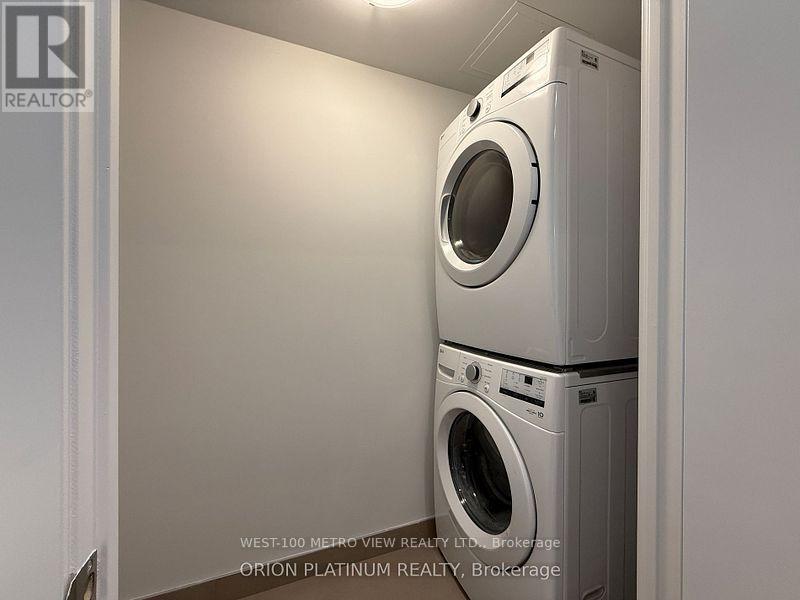 1401 - 430 Square One Drive, Mississauga, Ontario  L5B 3Y1 - Photo 8 - W12873912